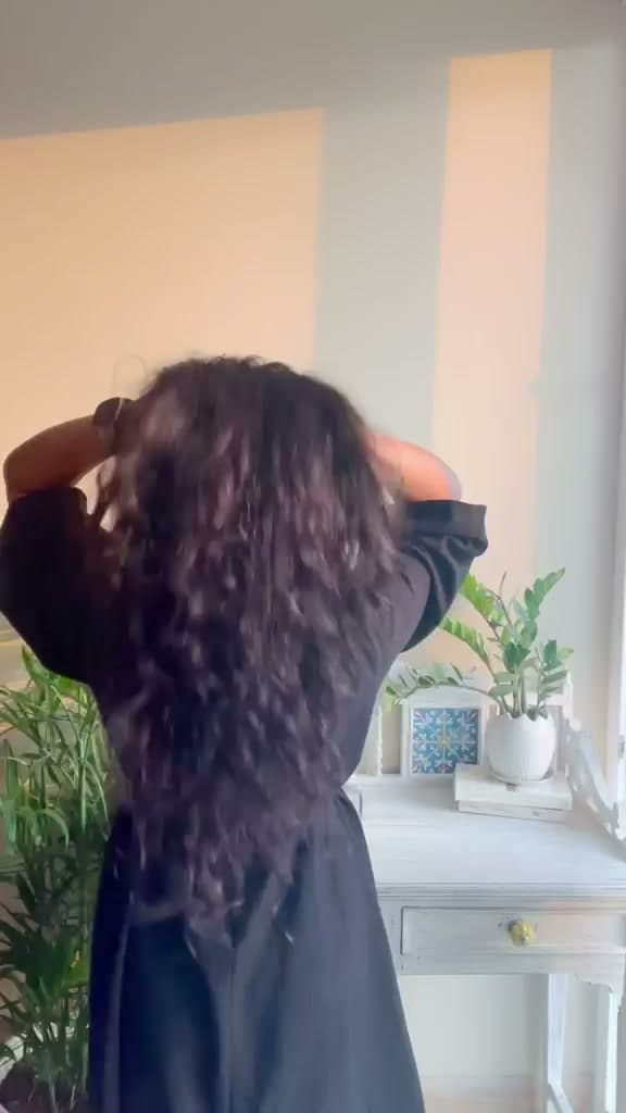 The natural texture and length of Aishwarya's wavy hair
