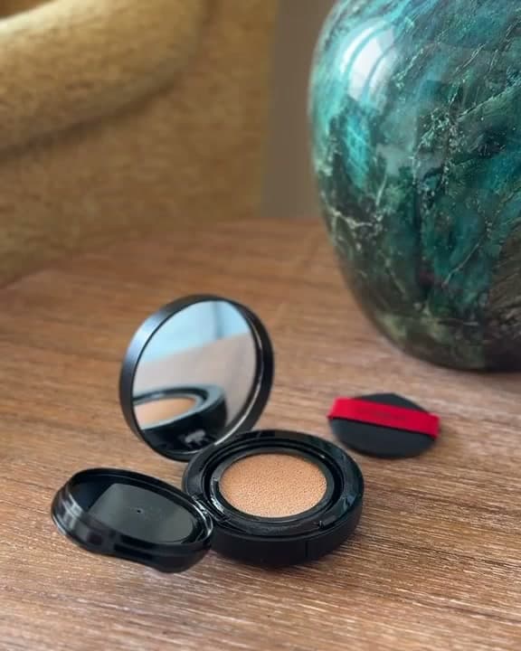 An open cushion foundation compact ready to be tested